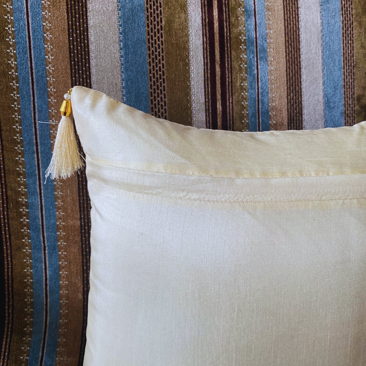 AARA Offwhite Cushion Cover, Pack of 1, 16" x 16" - Coral Slub - 