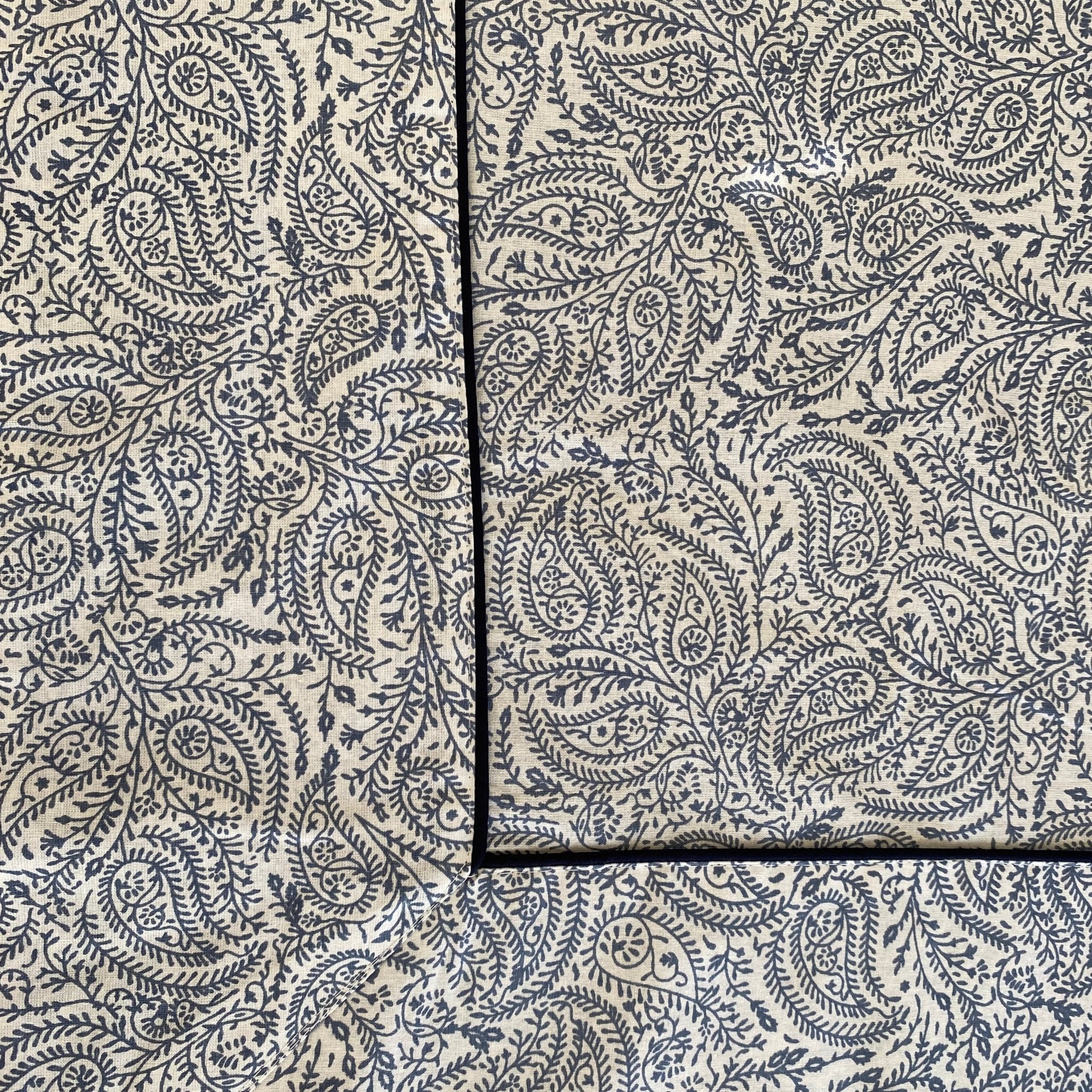 Azure Plume 6 Seater Dining Table Cover, 100% Cotton, 60" x 90" - Coral Slub - 