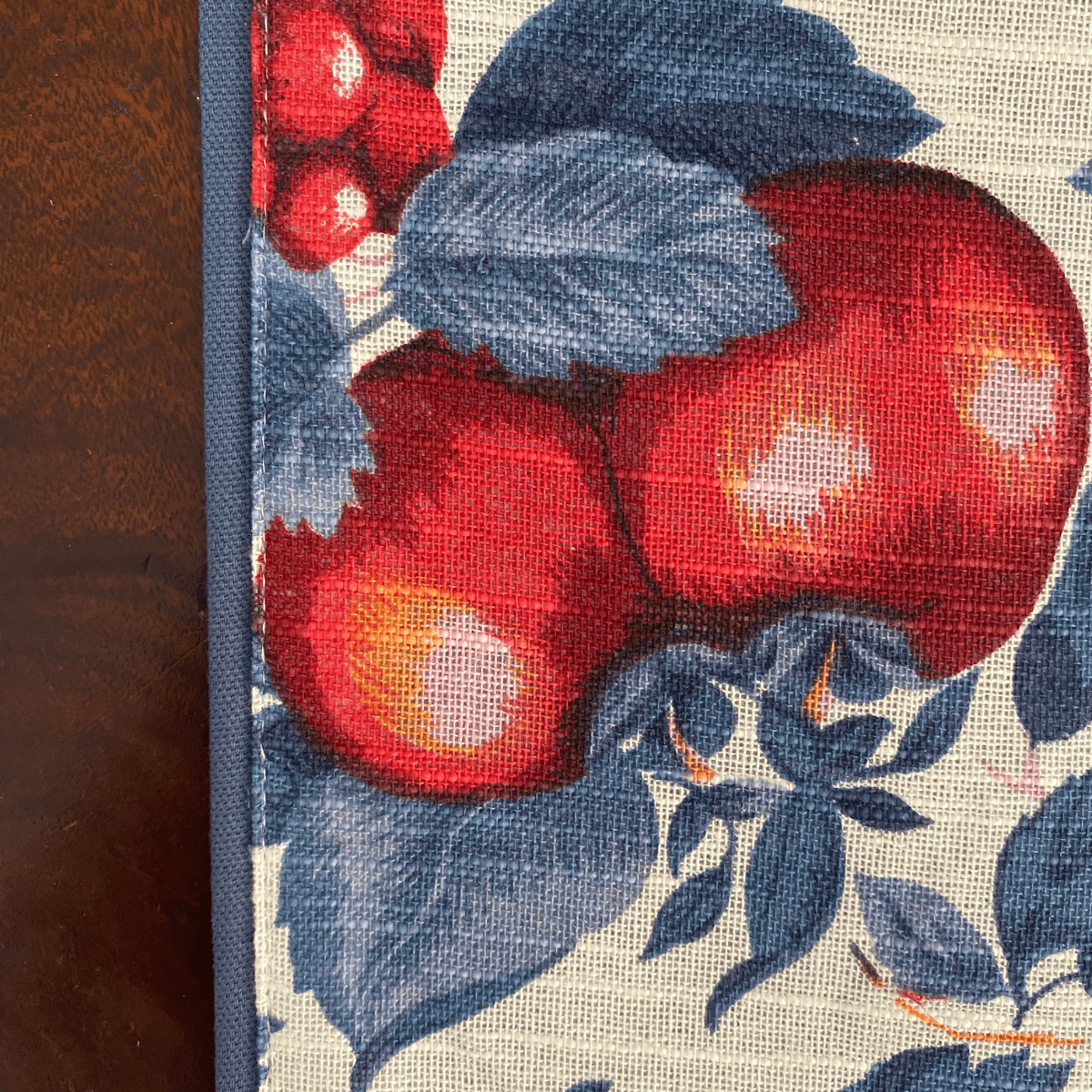 Berries Printed Table Runner, 100% cotton, 13" x 72" - Coral Slub - 