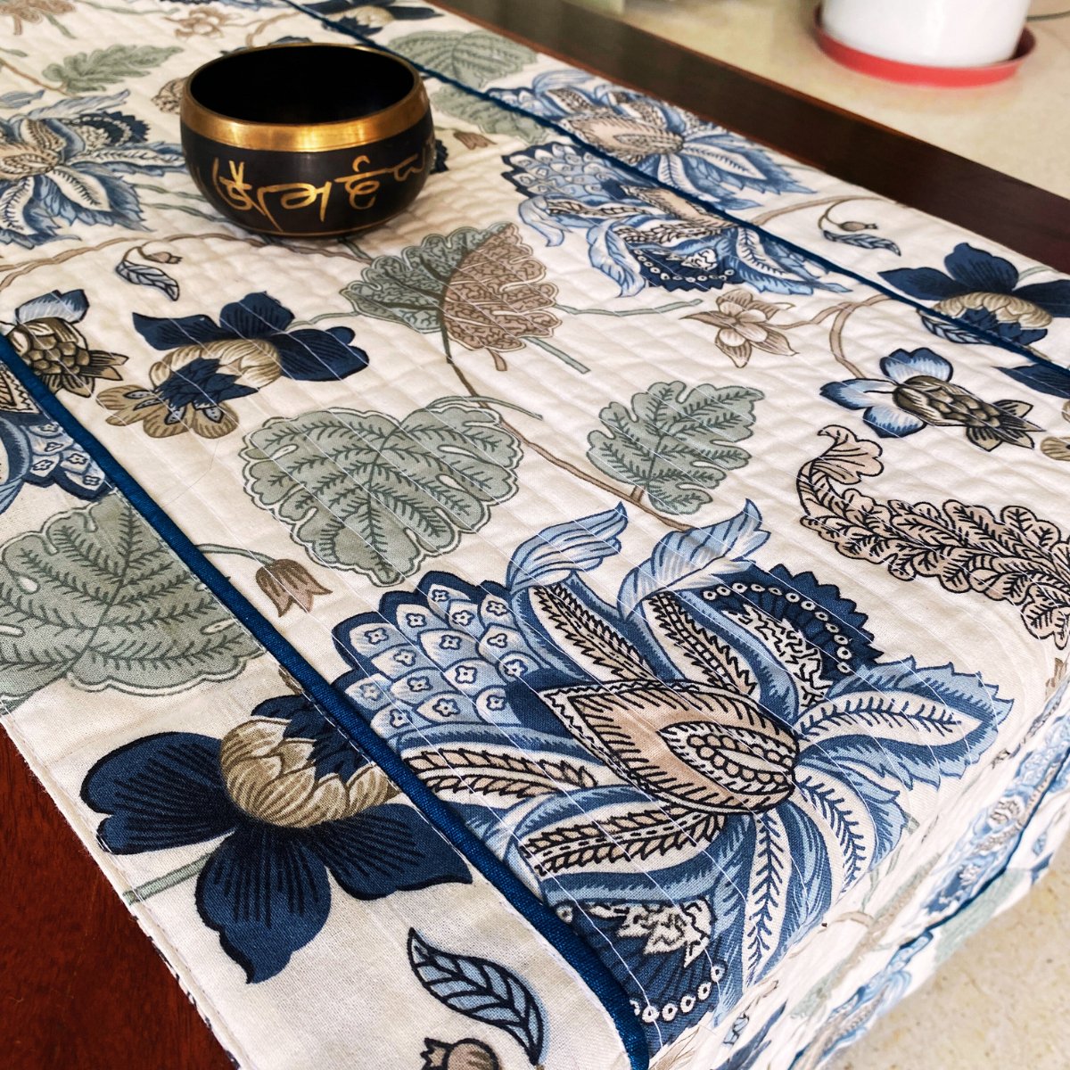 Blue Orchid Garden Print Table Runner, 100% cotton, 15" x 72" - Coral Slub - 