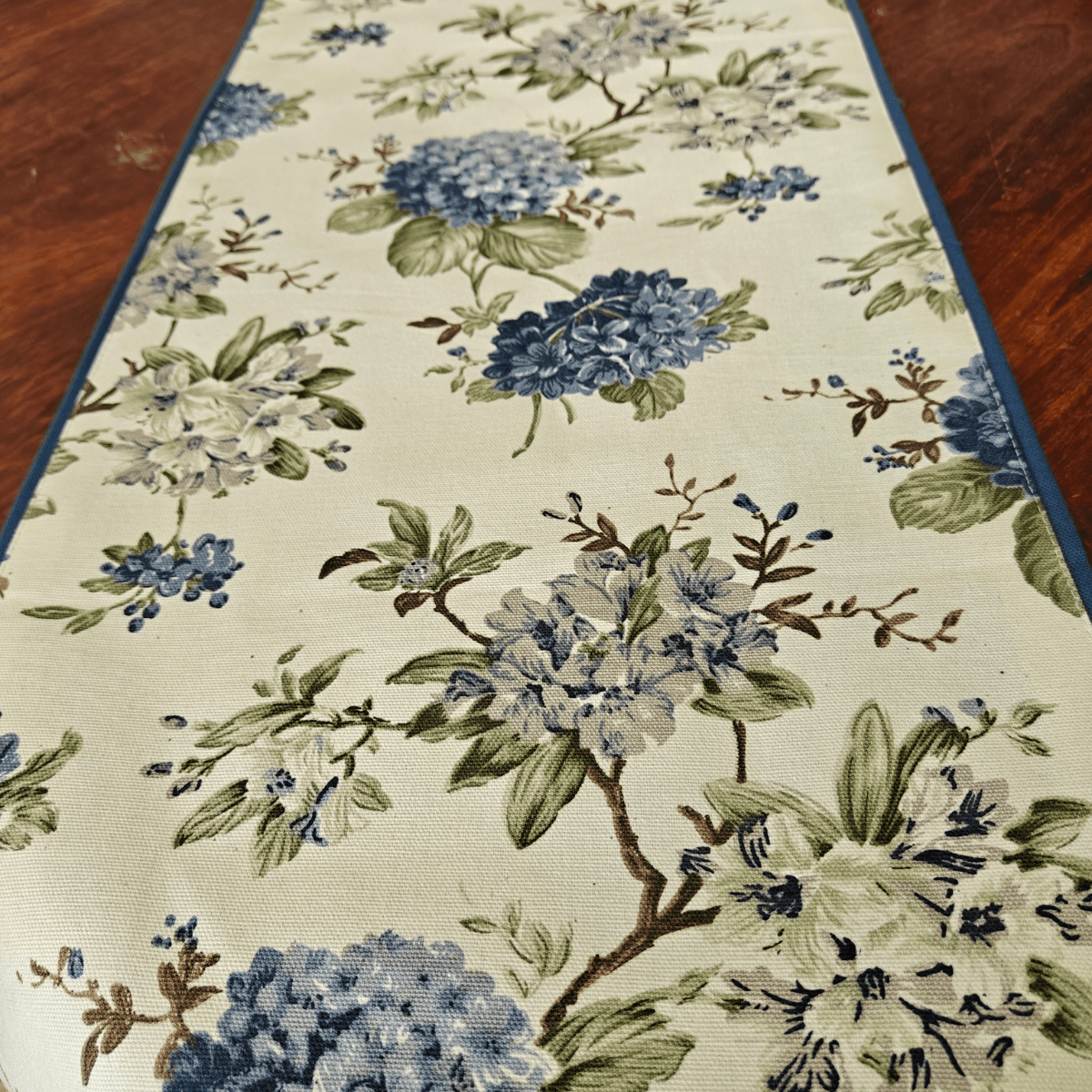 Glade Printed Table Runner, 100% cotton, 13" x 72" - Coral Slub - 