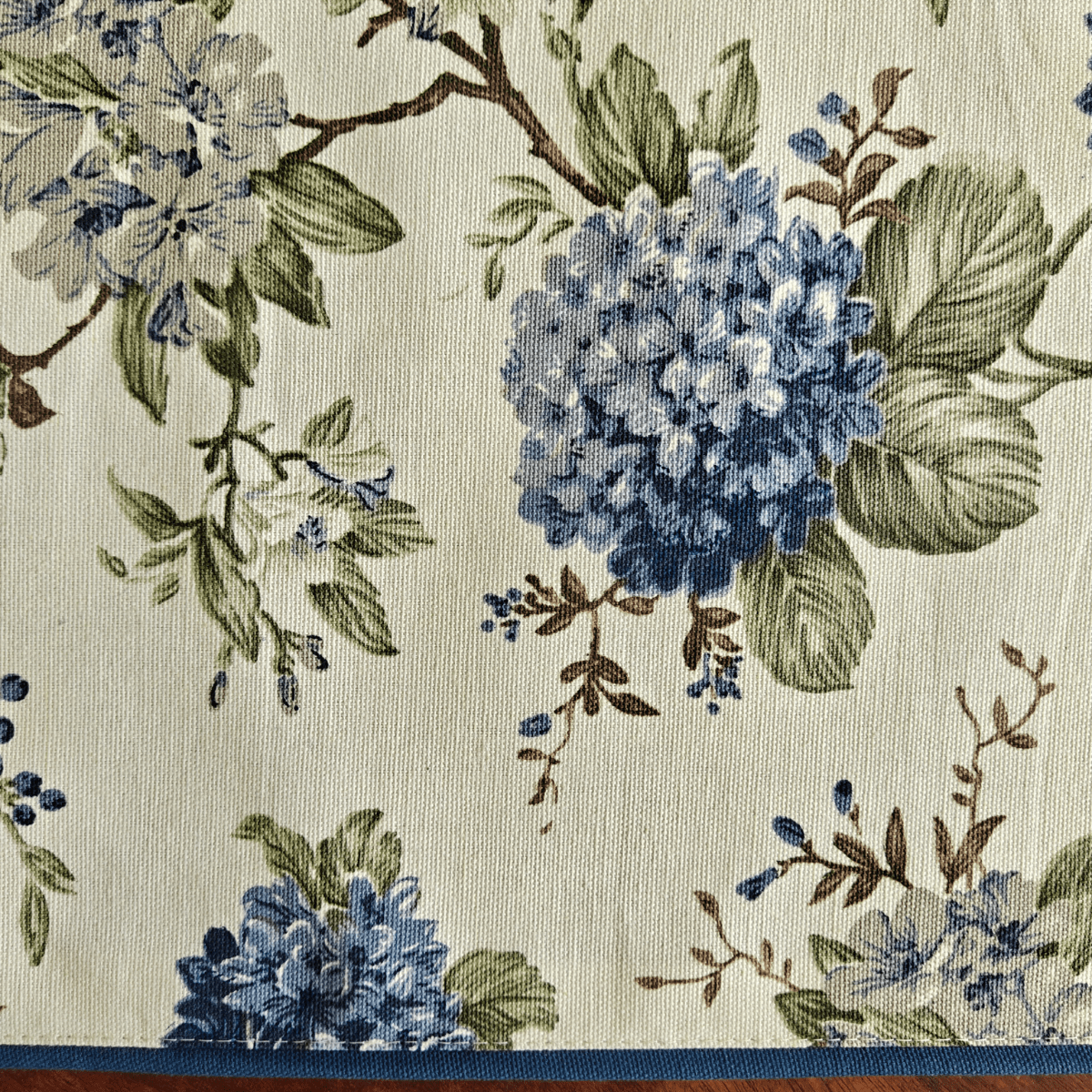 Glade Printed Table Runner, 100% cotton, 13" x 72" - Coral Slub - 