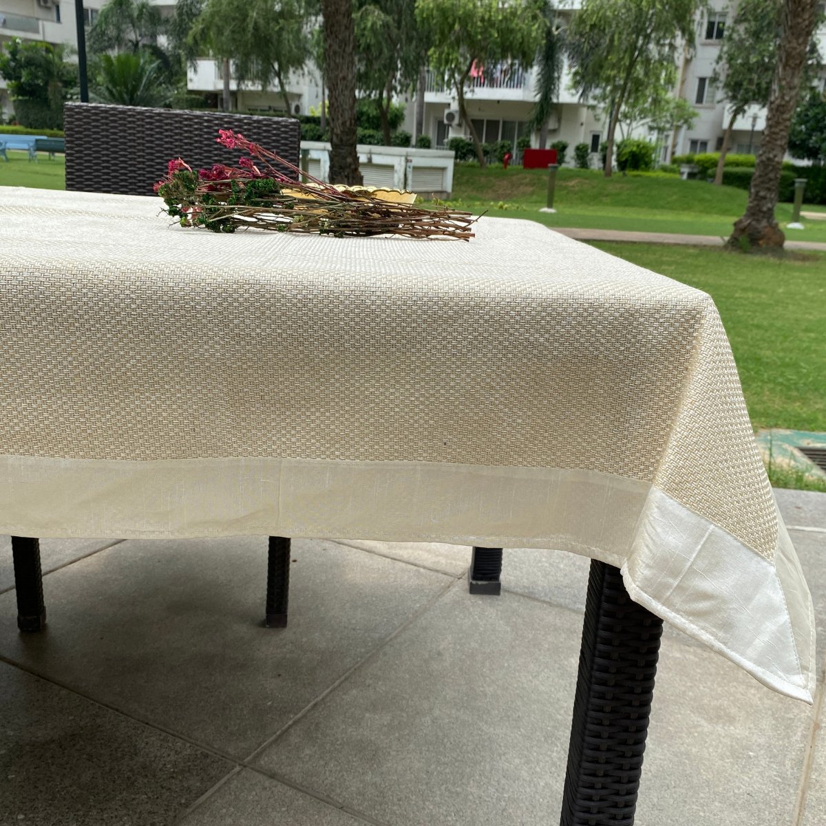 Jute Lux Offwhite Six Seater Dining Table Cover, 60" X 90" - Coral Slub - 