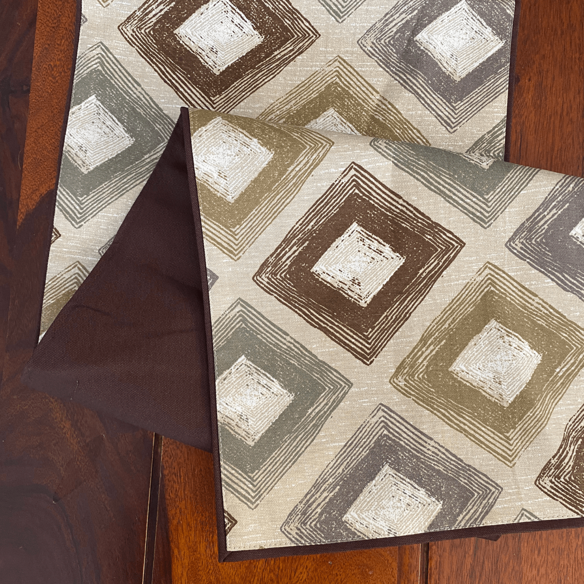 Mocha Printed Table Runner, 100% cotton, 13" x 72" - Coral Slub - 