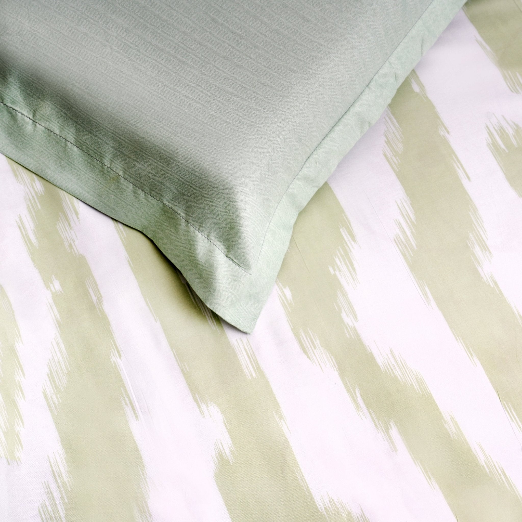 Pack of 2 King Size Bedsheets – Vivid & Meadow Prints - Coral Slub - 