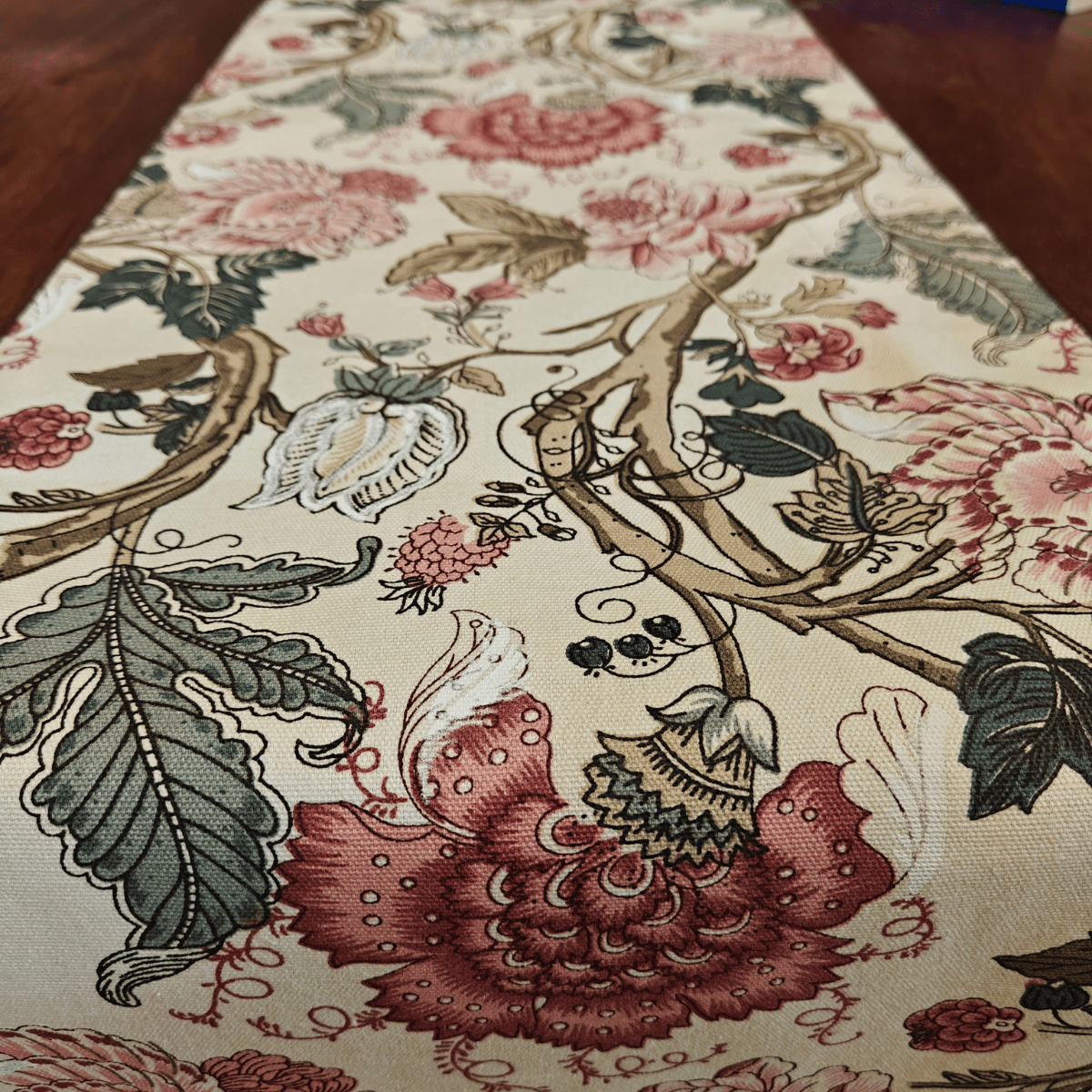 Petal Whisper Printed Table Runner, 100% cotton, 13" x 72" - Coral Slub - 
