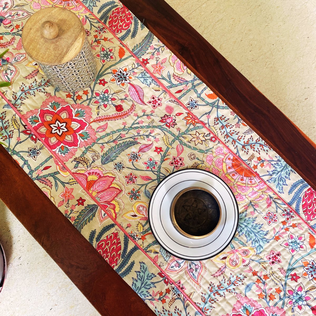 Sandstone Garden Print Table Runner, 100% cotton, 15" x 72" - Coral Slub - 